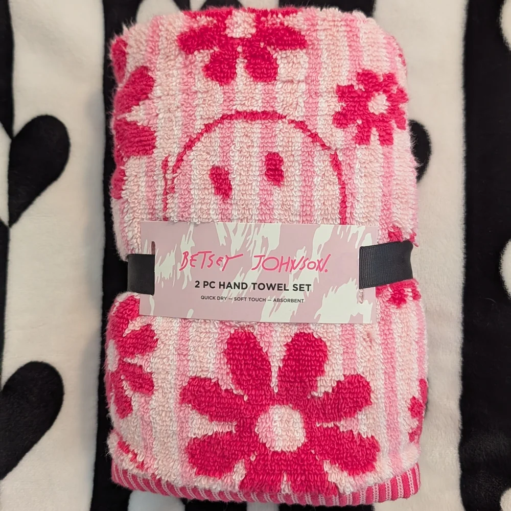 Betsey Johnson Pink Floral Happy Face Retro 70's Style Hand Towel Set